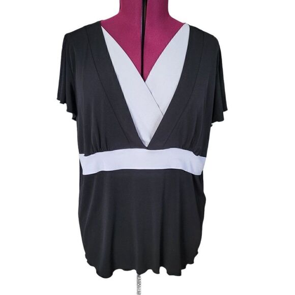 Cato Woman Black & White V-Neck Blouse (Size 22/24W) - Picture 1 of 6